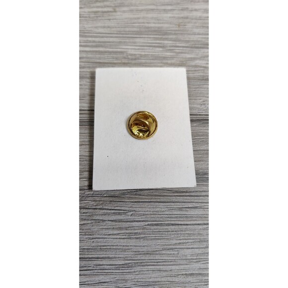 Gold Plated Praying Hands 3/4" Tall Scarf Hat Tie Tack Lapel Pin Brooch Vintage - Picture 4 of 4
